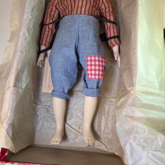 973 Kalico Kids “Toby the Newsboy” Porcelain Boy Doll 18" by Suzanne Gibson - Picture 3 of 10